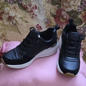 Skechers Women's Black and White Athletic Sneakers size 6